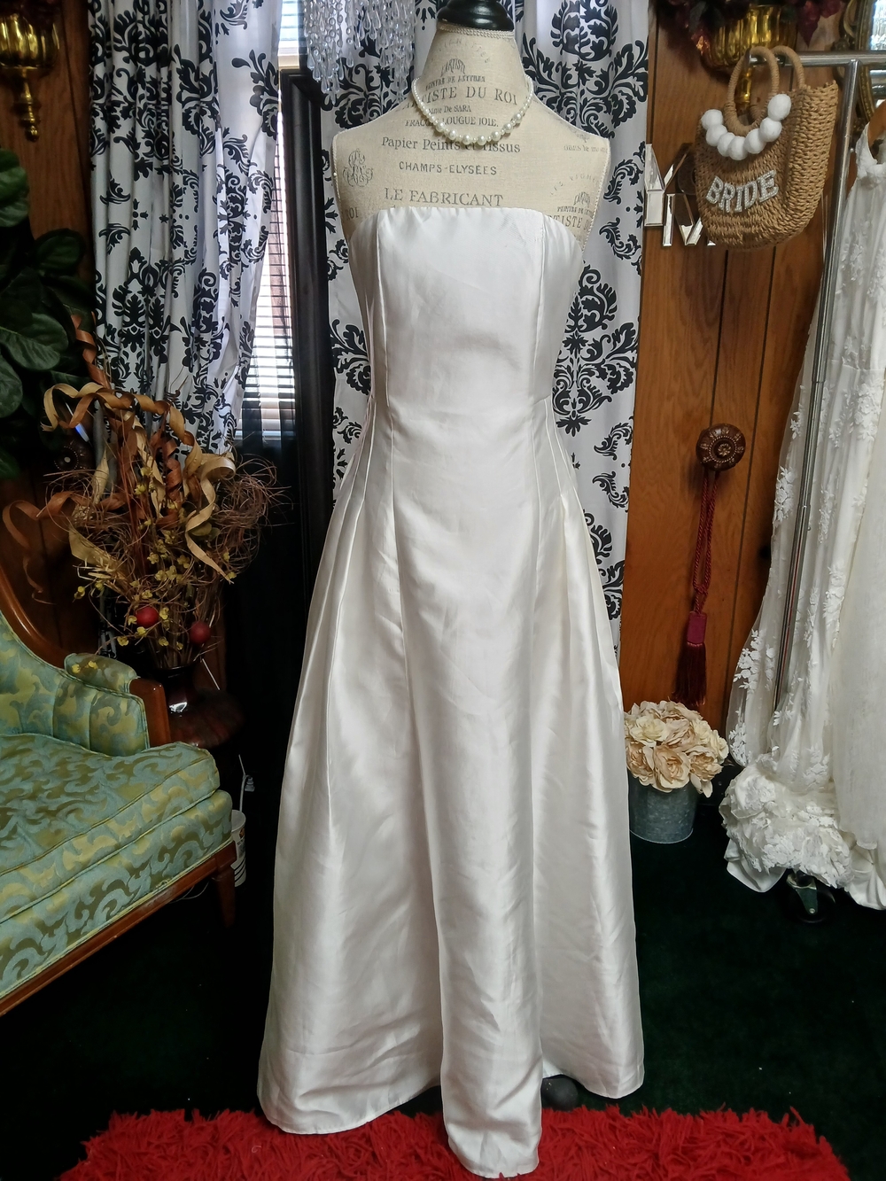 Lulu's Ivory Strapless Satin A-Line Wedding Dress